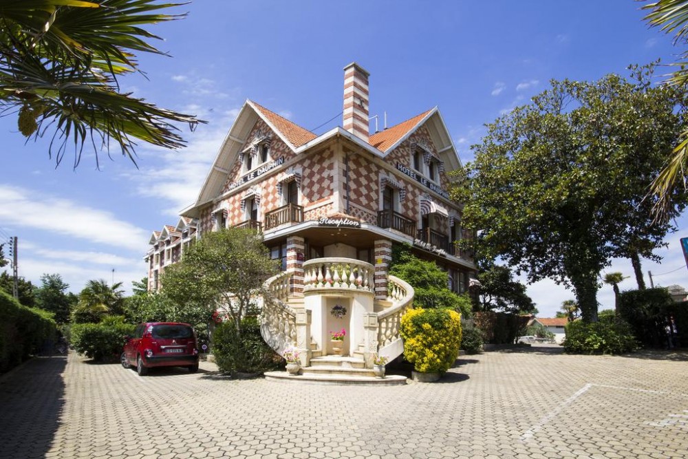 Photo de Hôtel Le Dauphin