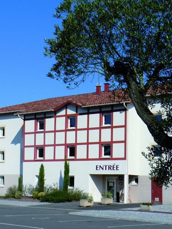 Photo de Hôtel Les Bruyères