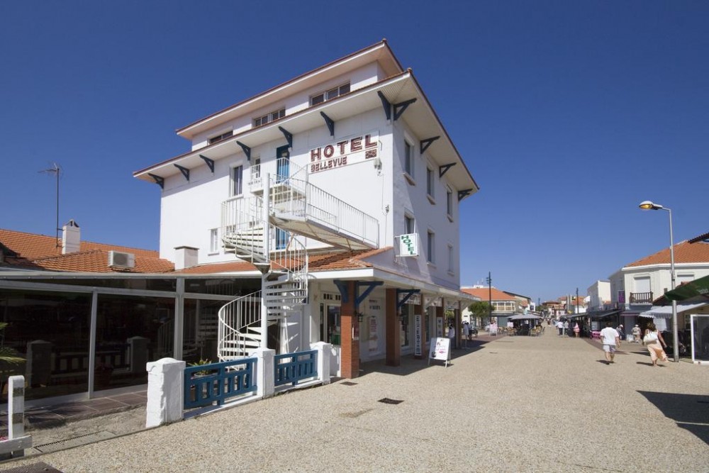 Photo de Hôtel Bellevue