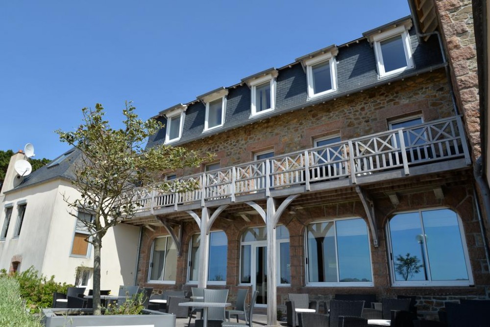 Photo de Hôtel Saint Guirec Et De La Plage