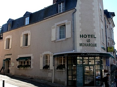 Photo de Hôtel Restaurant Le Monarque