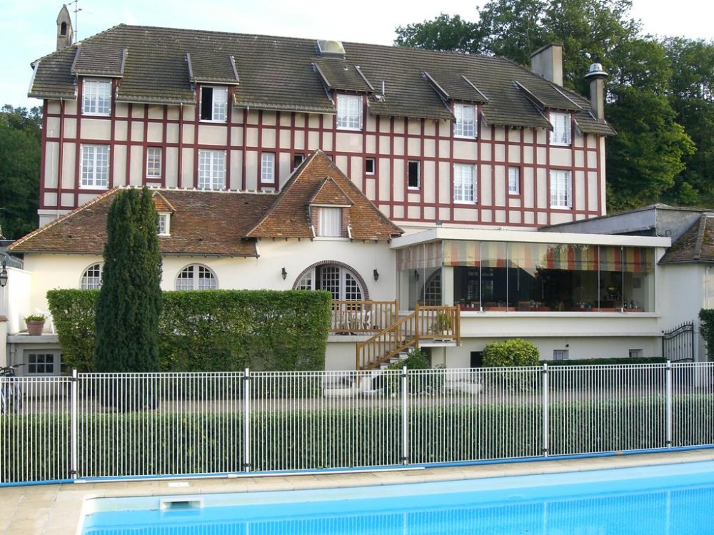 Hotel Le Bois Des Chambres Chaumont Sur Loire Hôtel Logis l'Hostellerie du Château à Chaumont-sur-Loire avec restaurant