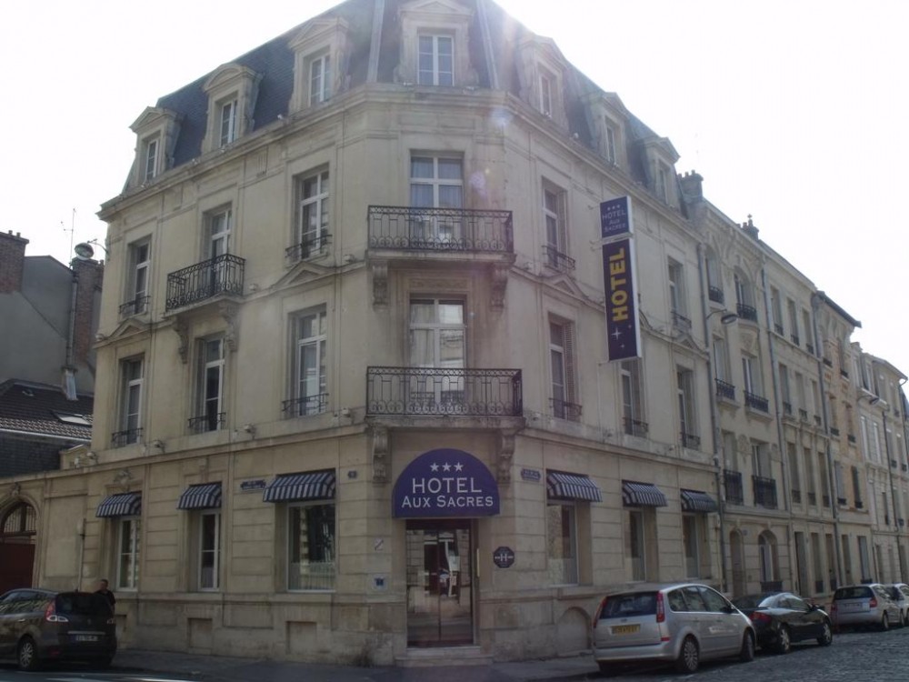 Photo de Hôtel aux Sacres