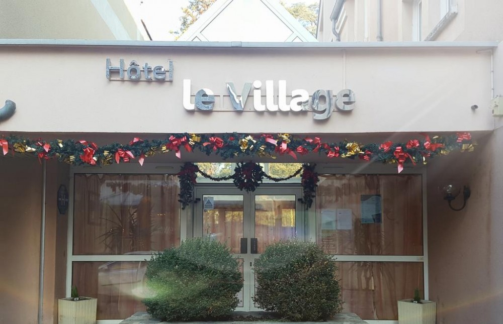 Photo de Hôtel Le Village