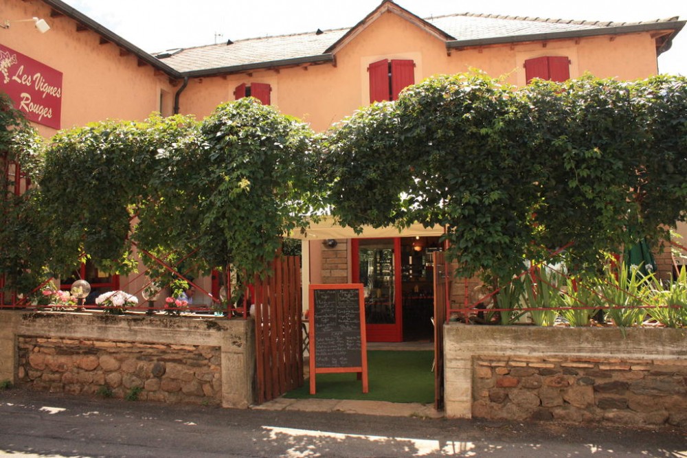 Photo de Hôtel Les Vignes Rouges