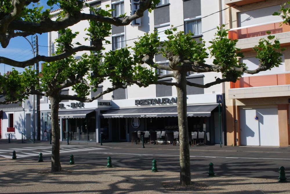 Photo de Hôtel Le Chêne Vert