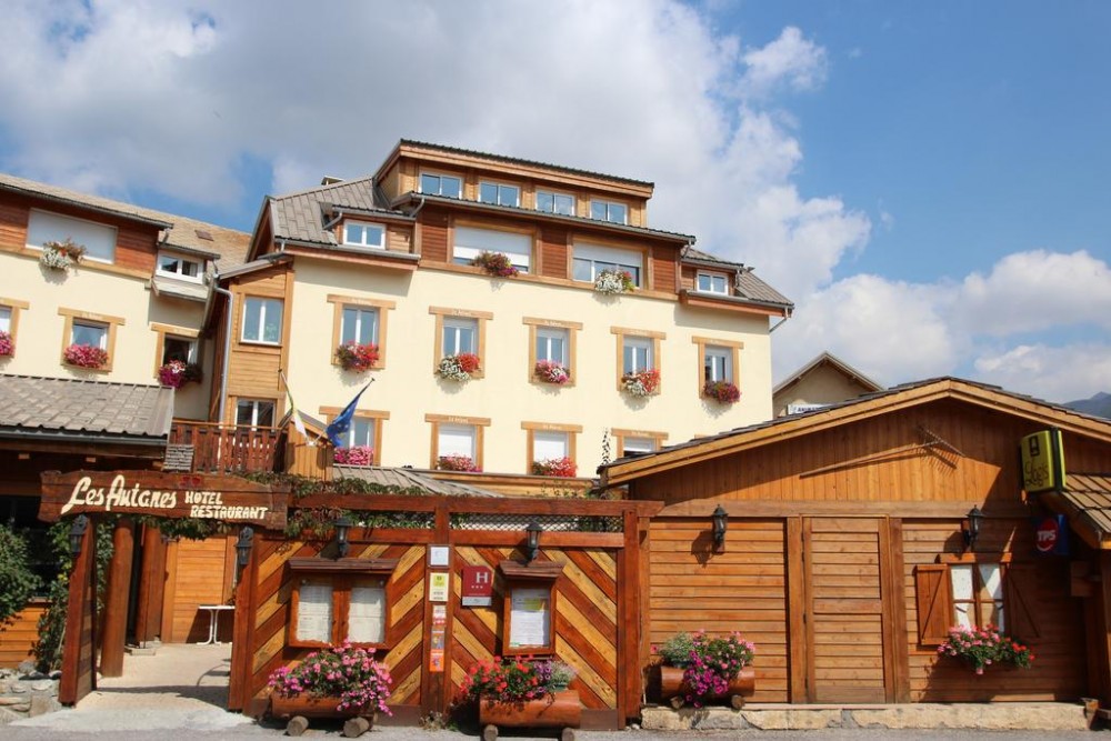 Photo de Hôtel Les Autanes