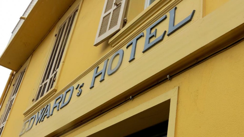 Photo de Hôtel Edward's