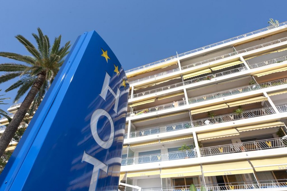 Photo de Hôtel Victoria