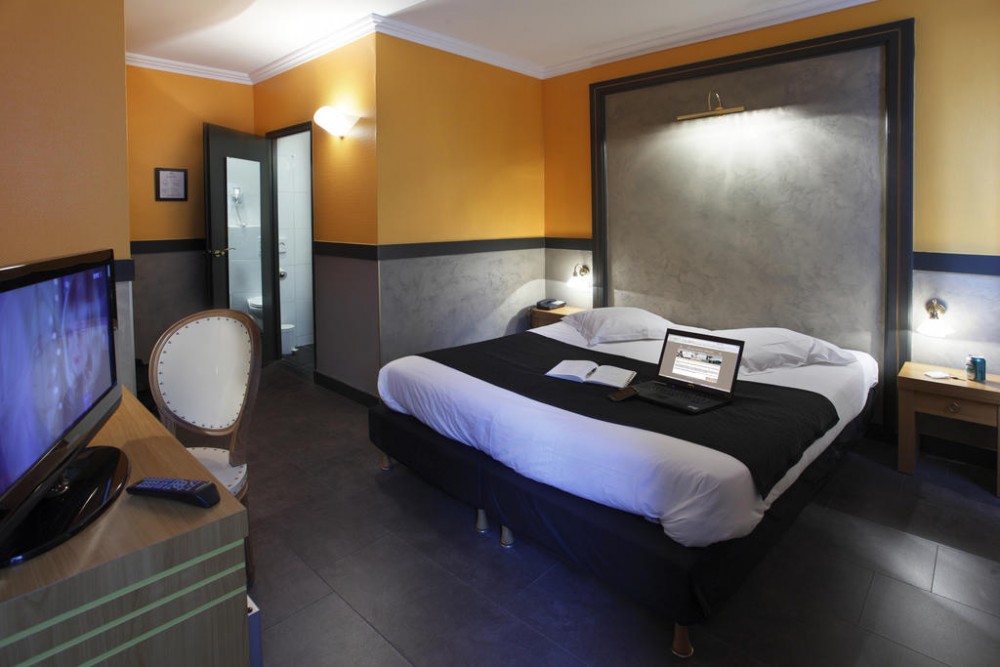 Photo de Adonis Marseille Vieux Port - Hôtel du Palais