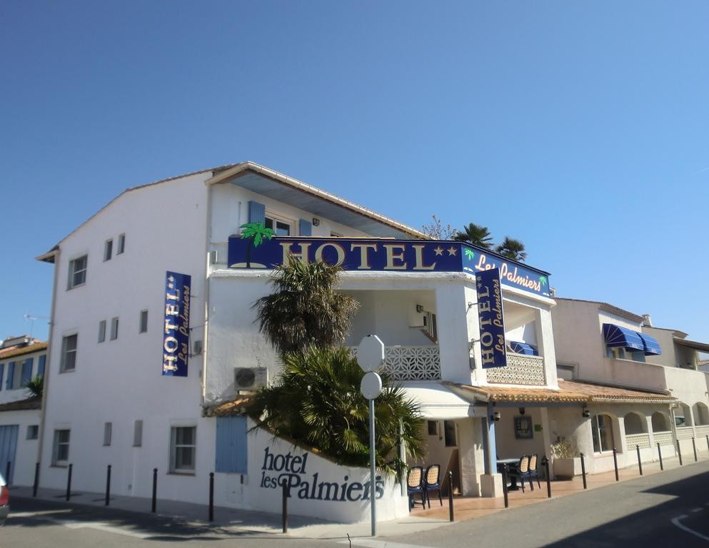 Photo de Hôtel Les Palmiers En Camargue