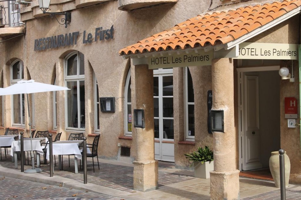 Photo de Hôtel Les Palmiers