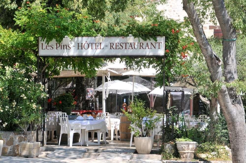 Photo de Hôtel Restaurant Les Pins