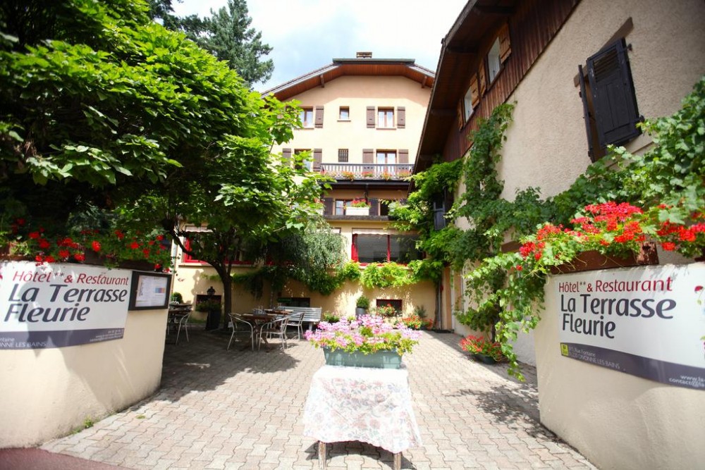 Photo de Hôtel La Terrasse Fleurie 