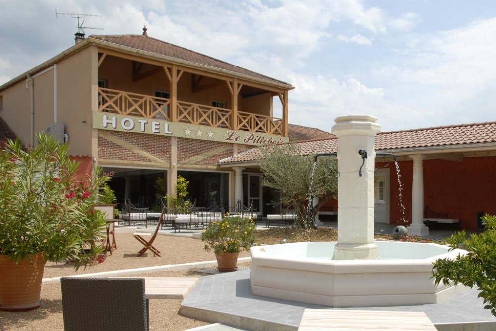 Photo de Hôtel Le Pillebois