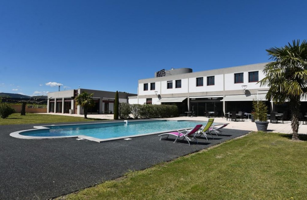 Photo de Hôtel Restaurant sous les Pins