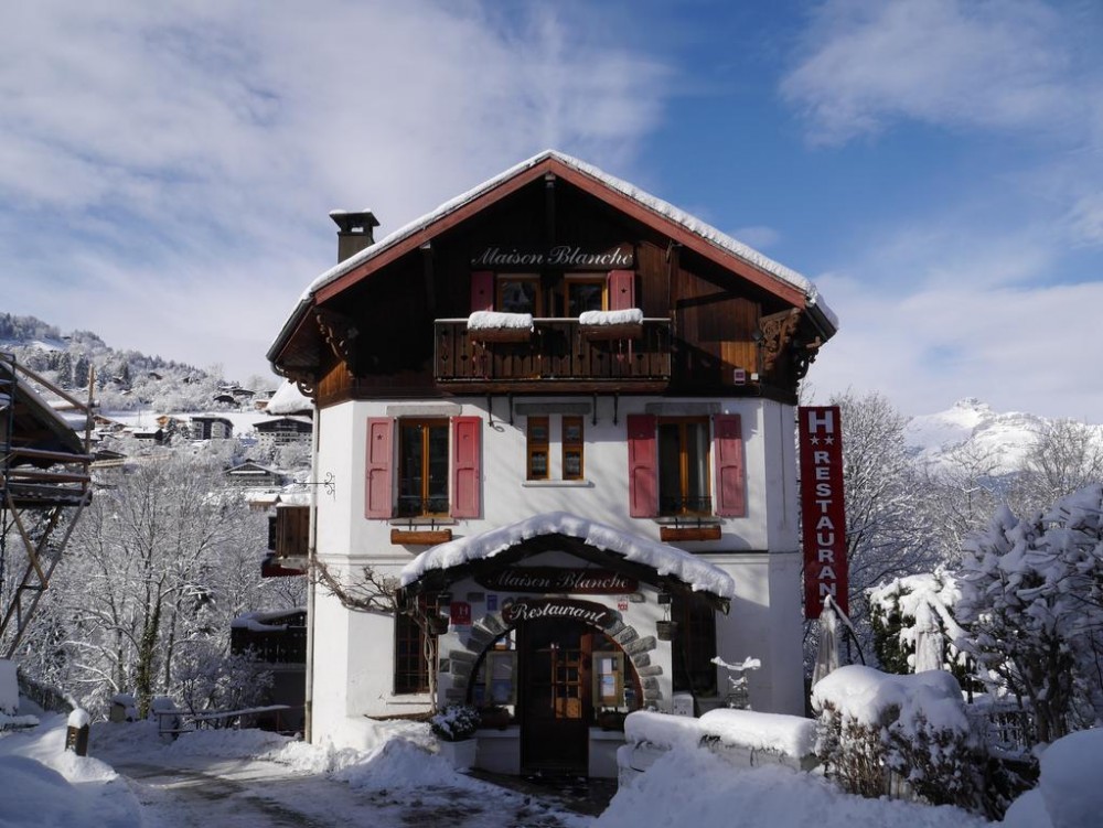 Photo de Chalet Hôtel La Maison Blanche