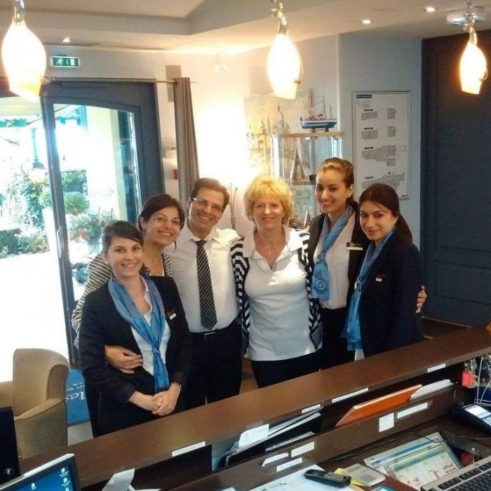 Photo de Hôtel Le Jules Verne 