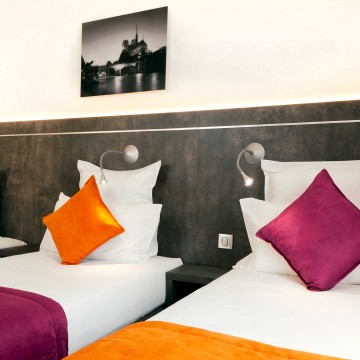 chambre triple  3 lits individuels  Hôtel Du Plat dEtain